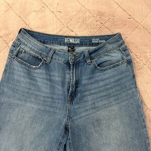 hey girlies once again we come with some cute mom jeans. High rise very adorable